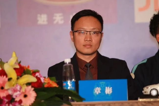 公妇借种乱h日出水了视频