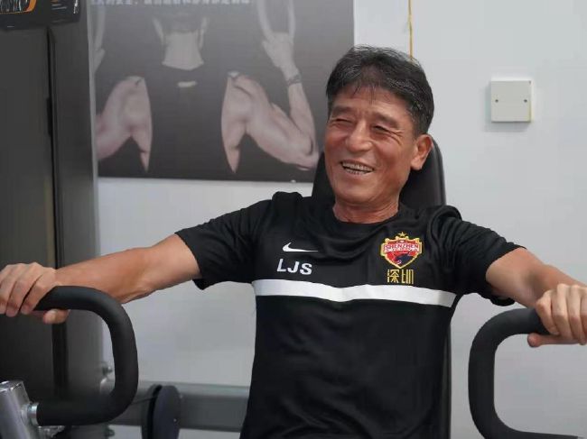 午夜视频在线免费播放