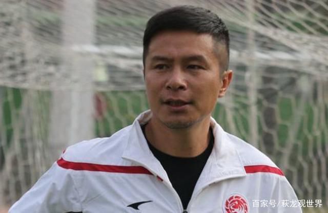 夫人在她20多岁的撕网袜